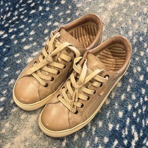 Taos Footwear Cream Lace-Up Sneakers